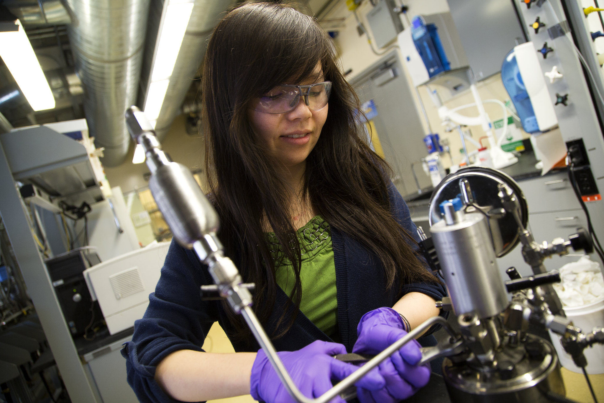 Yuan Chen, ChE PhD Student, works on a carbon dioxide pump in the MMPP